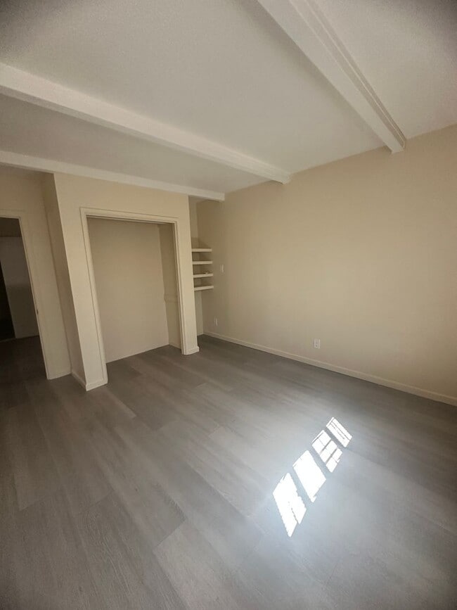 Building Photo - 4 bedroom Rental