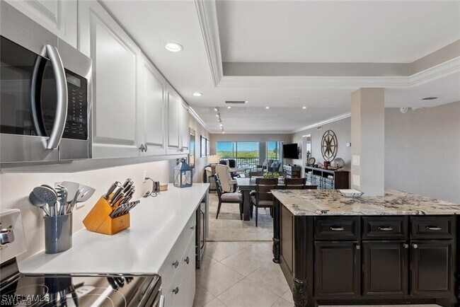 Building Photo - 12945 Vanderbilt Dr
