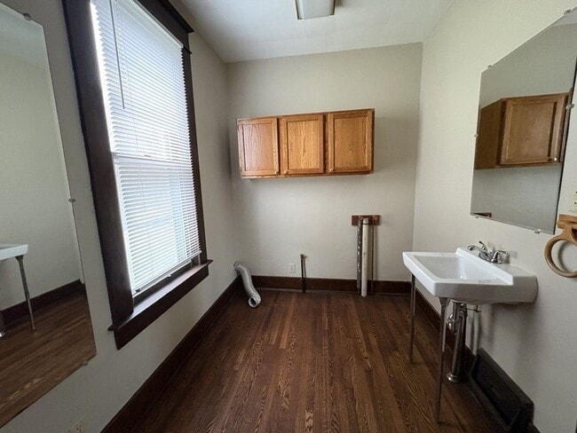 Building Photo - 3-Bedroom House on Corner Lot