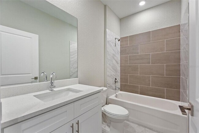 Building Photo - 3707 Fontainebleau St