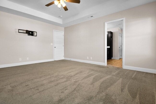 Building Photo - Pet Friendly Three Bedroom!