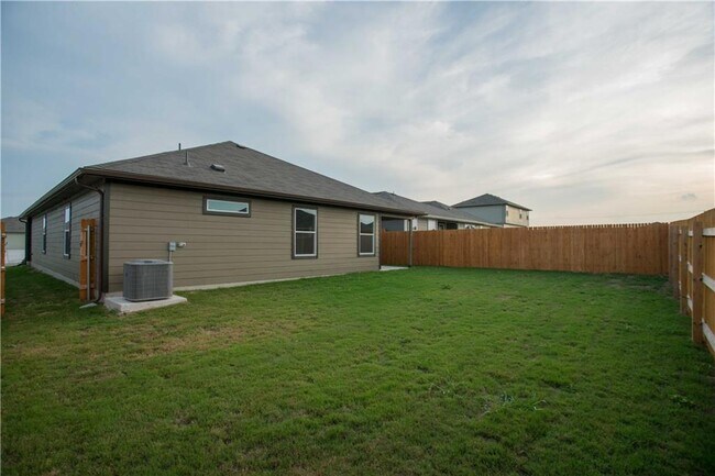 Building Photo - 142 Sulphur River Lp