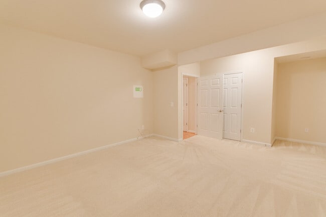 Building Photo - 2170 Saranac Ct