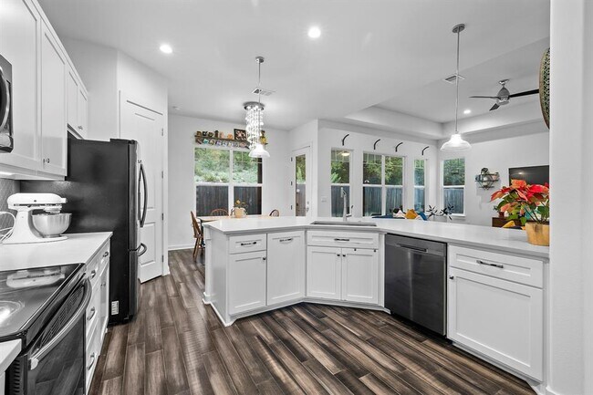 Building Photo - 706 Stow Dr
