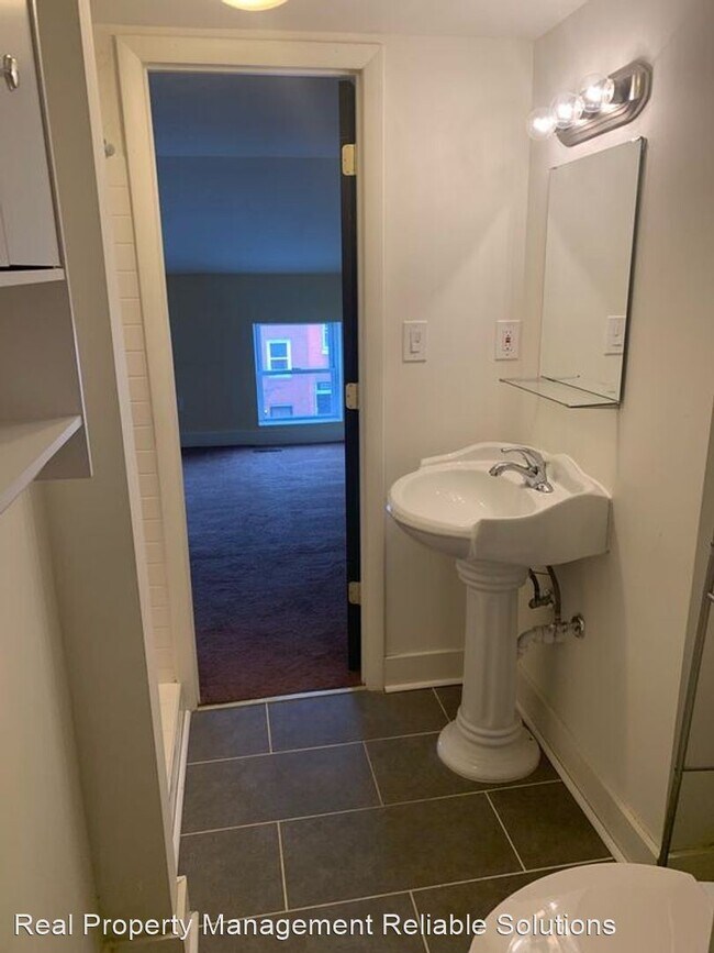 Building Photo - 2 br, 2.5 bath House - 911 W. Lombard Street