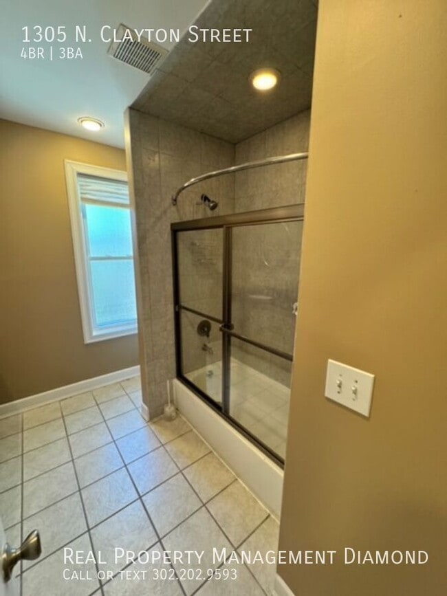 Building Photo - 1305 N Clayton St