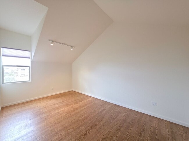 Building Photo - 2180 W Alameda St
