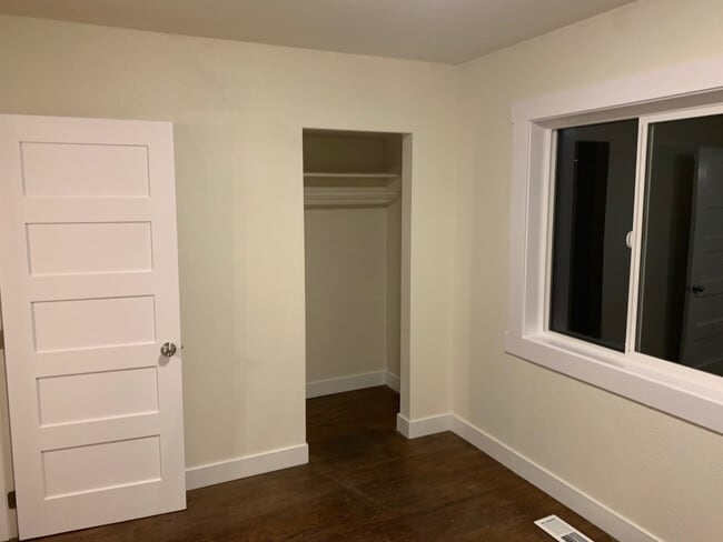 Building Photo - 15722 SE Oatfield Rd