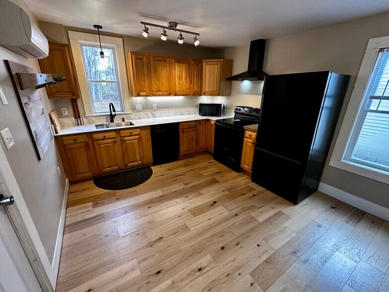 Kitchen - 44 Kansas Rd