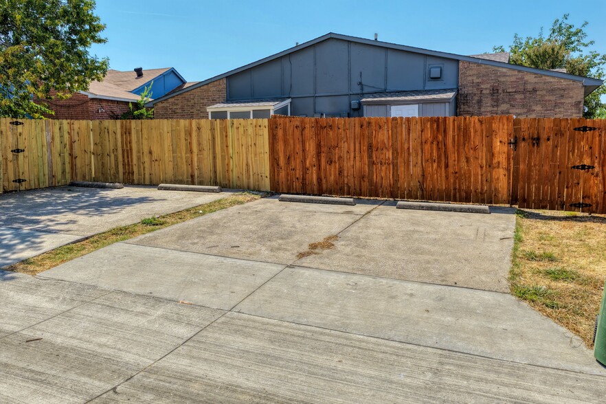 Building Photo - 6028 Dooley Dr