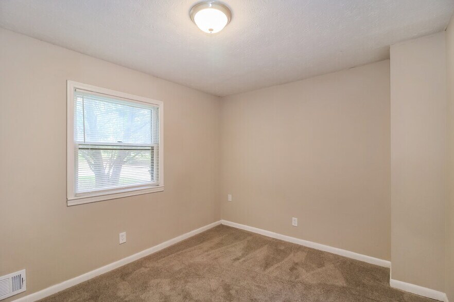 Building Photo - 233 Lucan Way