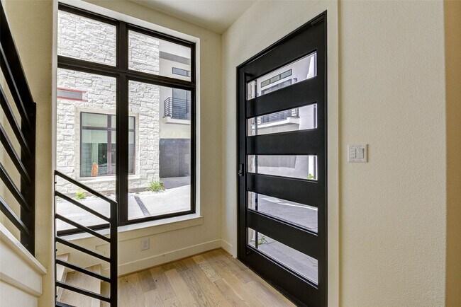 Building Photo - 1803 Dunlavy St