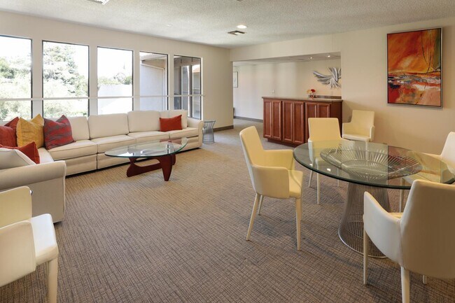 Building Photo - 226 W Edith Ave