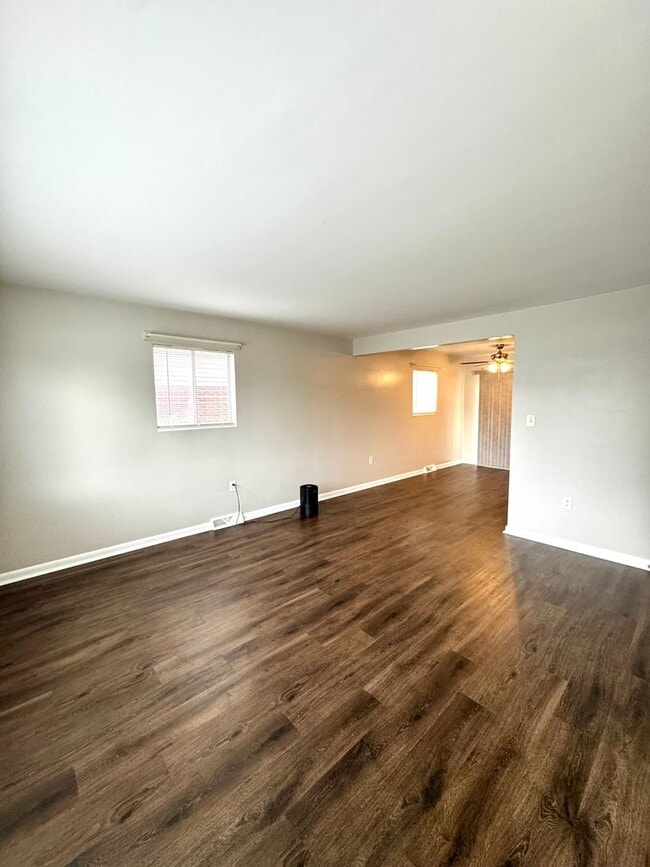 Building Photo - Charming 2 Bedroom Townhouse in New Market