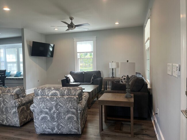 Building Photo - Gorgeous Brand New 3/2 Move In Ready Now!