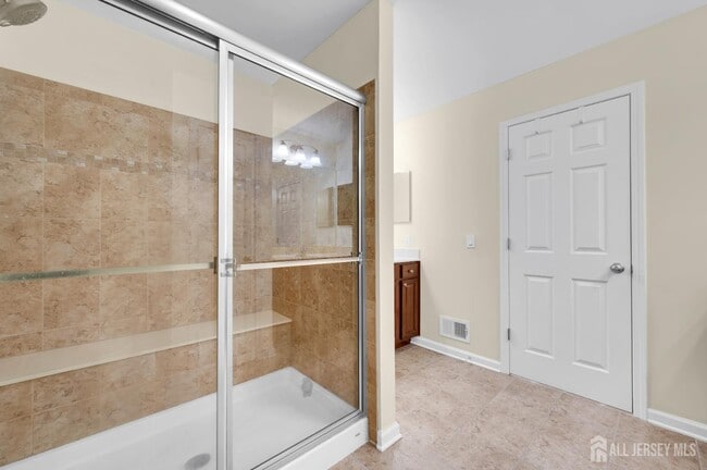 Building Photo - 304 Cambridge Dr