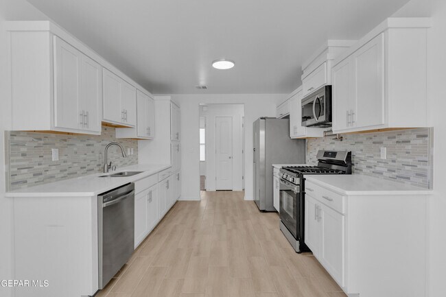 Building Photo - 13095 Emerald Hls Ave