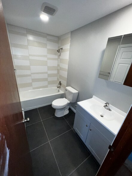 Building Photo - 163 Oakland Ave