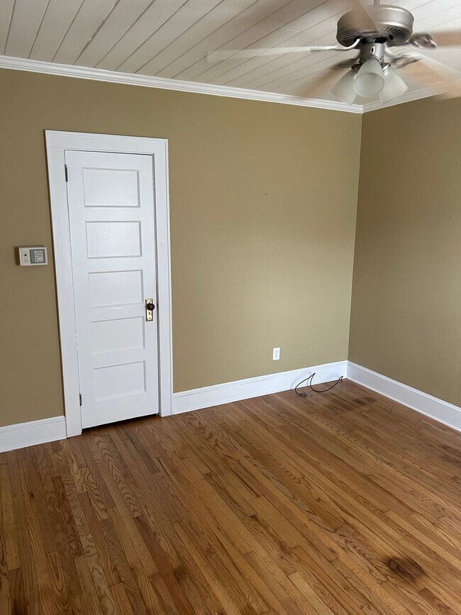 Building Photo - CHARMER LOCATED IN THE HEART OF DOWNTOWN CONWAY
