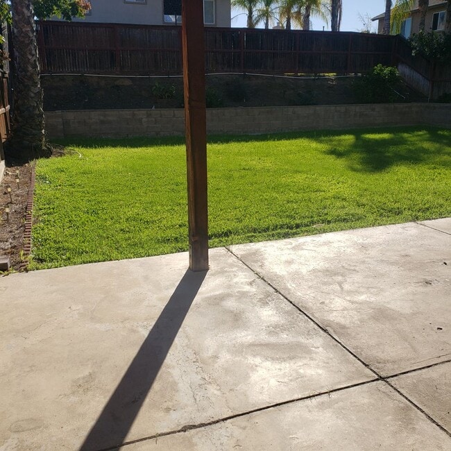 Building Photo - Nice 3 Bedroom/ 3 Bathroom Home in Moreno Valley!!!