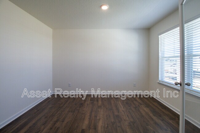 Building Photo - 2019 Southwood Cir