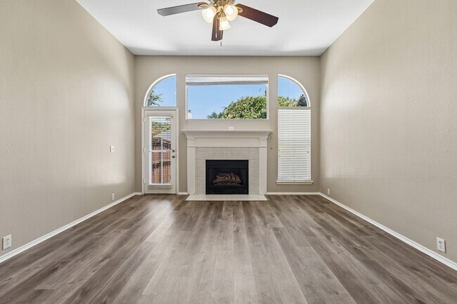 Building Photo - 3313 Heatherbrook Dr