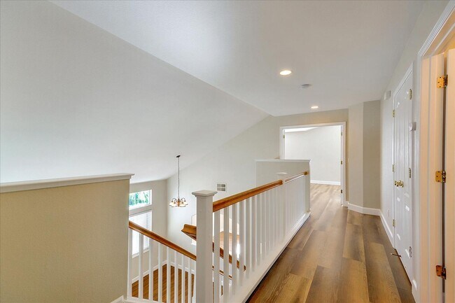 Building Photo - OPEN & SPACIOUS, 4 BEDROOM, 3 BATH 2 STORY...