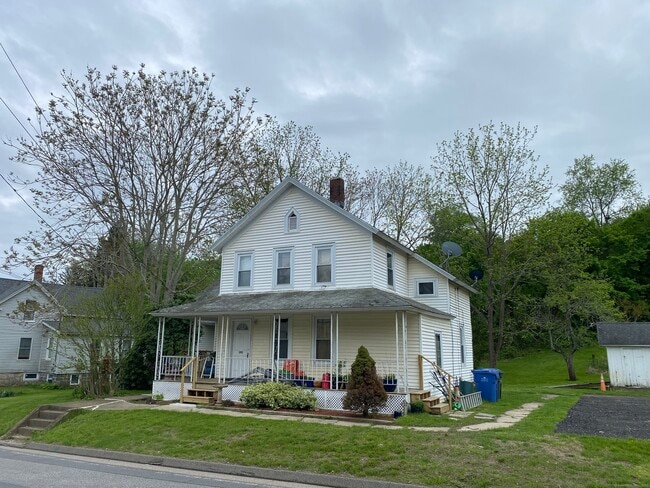 Building Photo - 290 Maple Ave