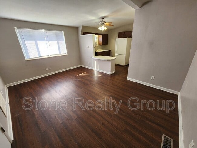 Building Photo - 3742 E Beulah Ave