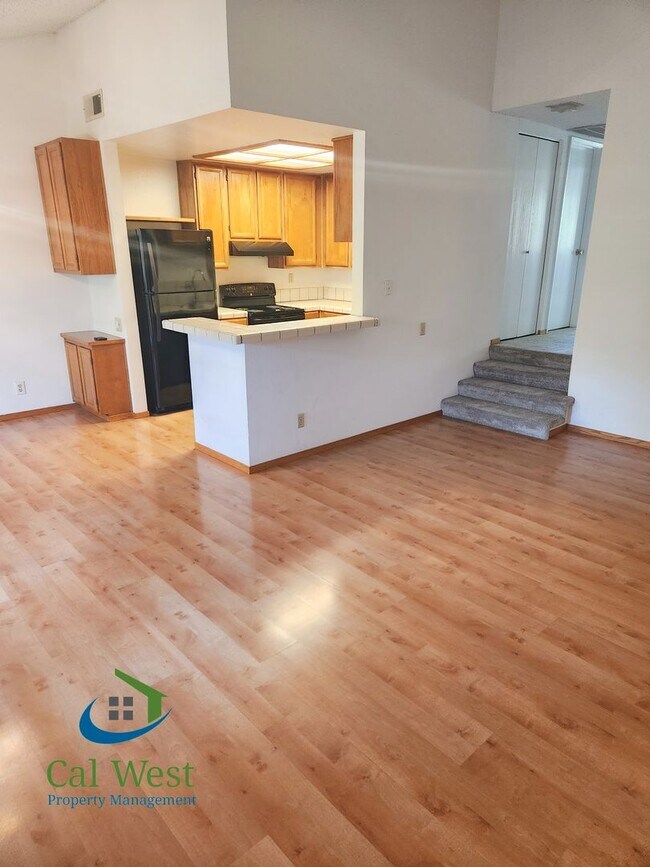 Building Photo - 01248 - % - Costa Mesa Terrace #G