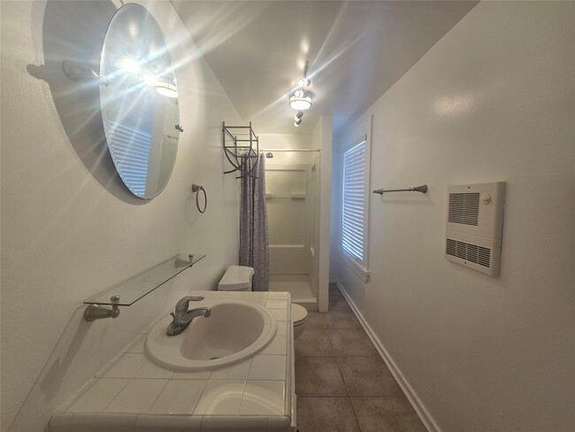 Building Photo - 1119 Broadway Avenue J