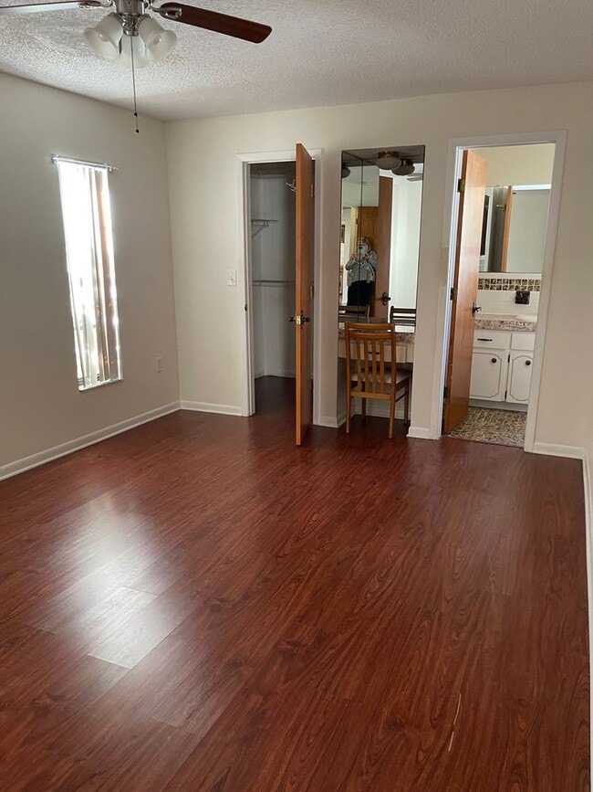 Building Photo - Spacious two bedroom two bath one car garage great location