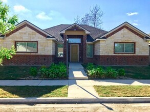 Building Photo - Contemporary 4/4.5 House in the Baylor Bub...