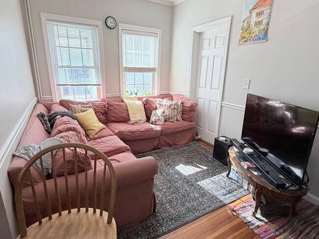 Building Photo - 519 Main St