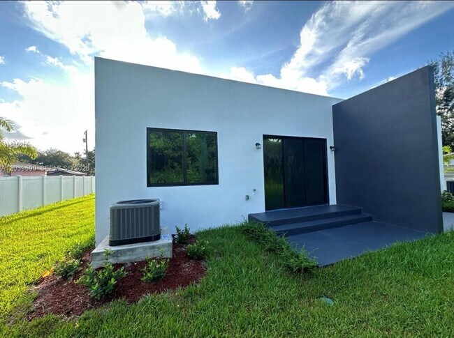 Building Photo - 16000 NW 38th Pl