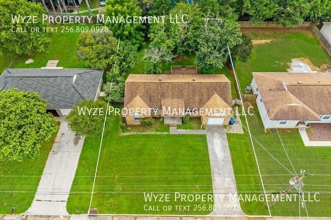 Building Photo - 2213 Cecille Dr SW