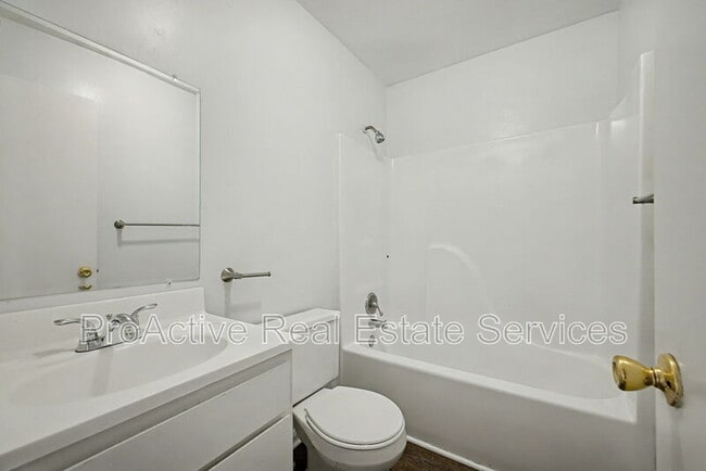 Building Photo - 3805 Pleasant Ave