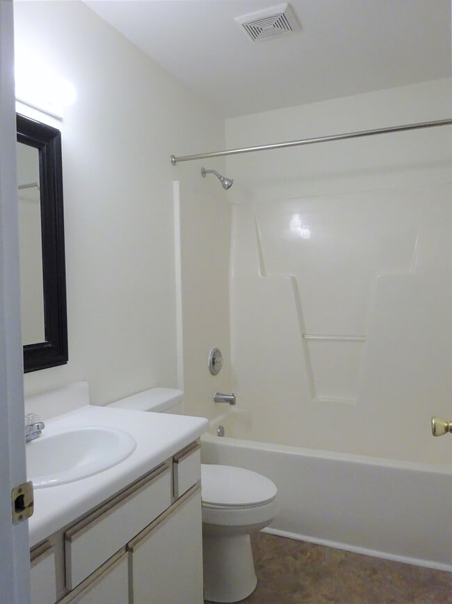 Building Photo - A cutie pie of a home!