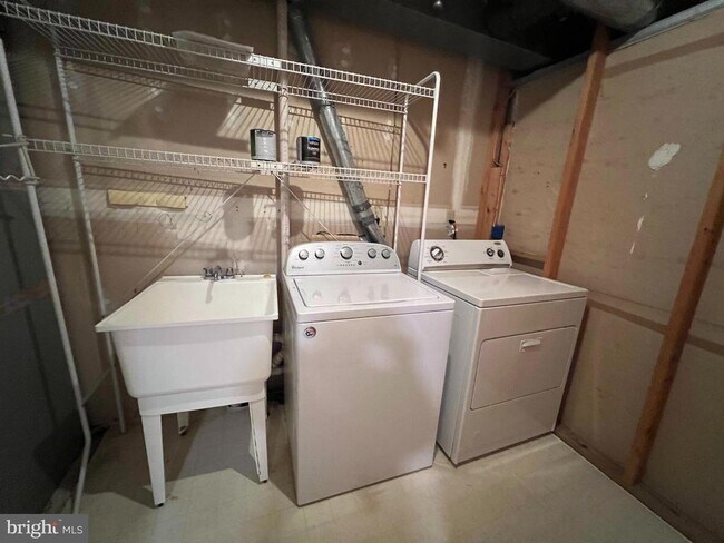 Building Photo - 5004 Doctorfish Ct