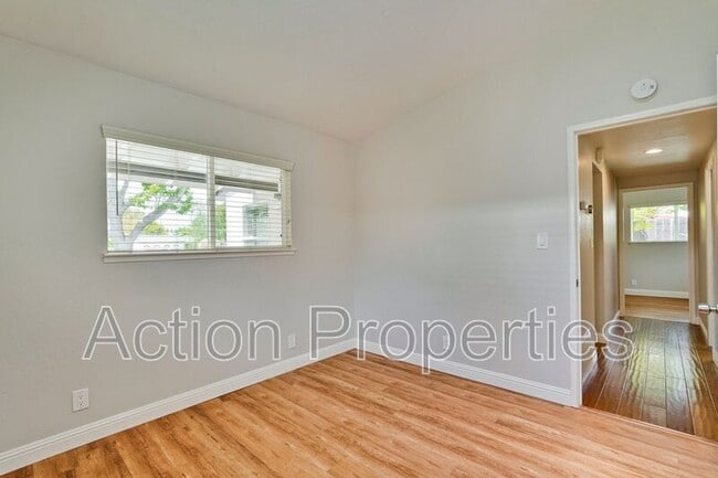 Building Photo - 1125 Burgoyne St