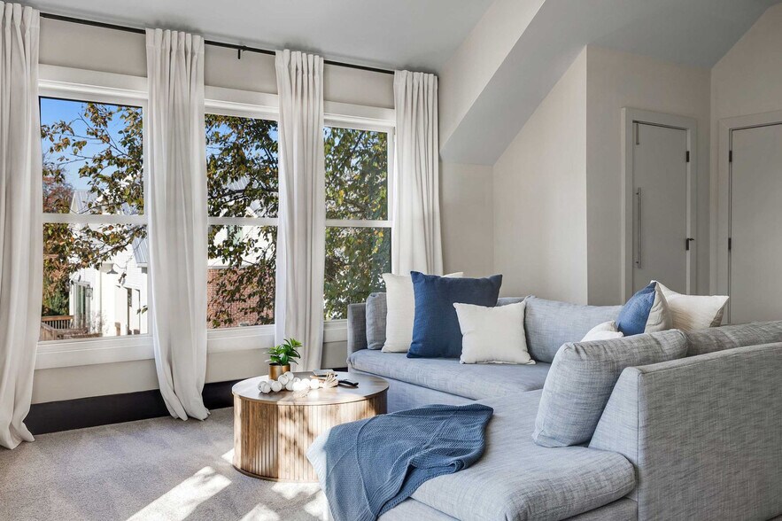 Building Photo - 1017 Halcyon Ave