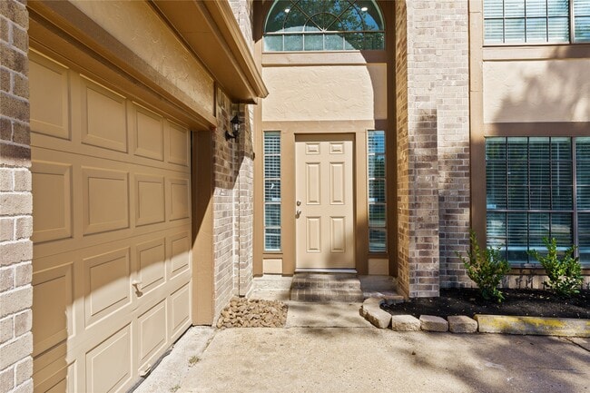 Building Photo - 4826 Brooklawn Dr