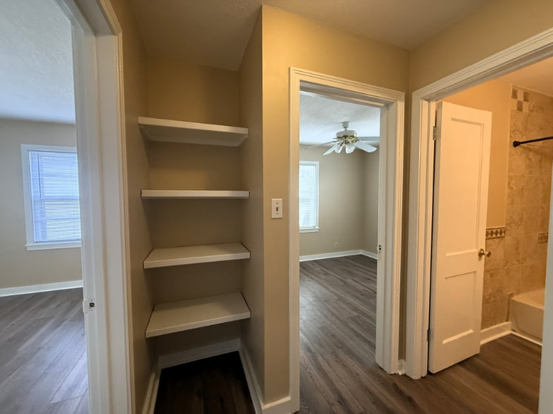 Building Photo - 1721 S Volutsia Ave