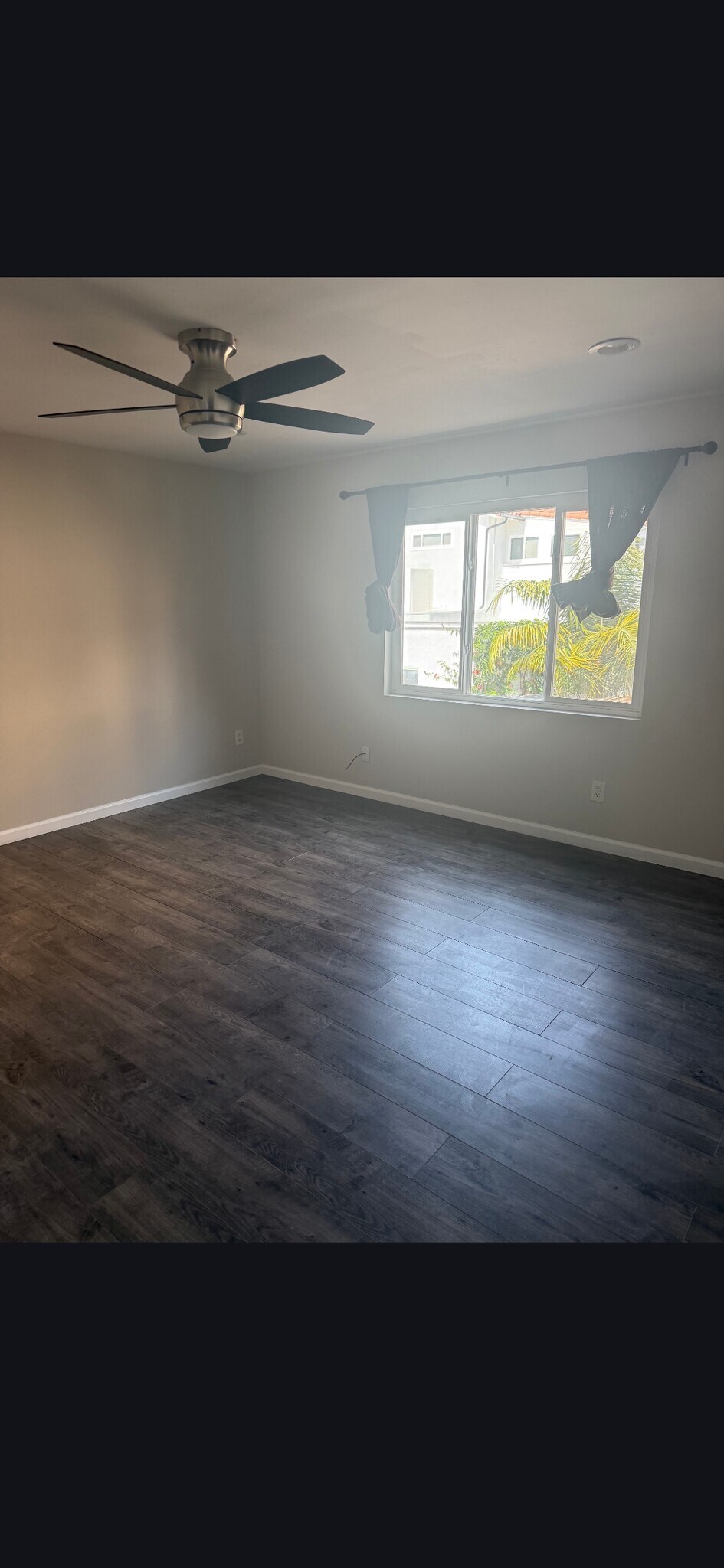 Building Photo - 512 E Ave