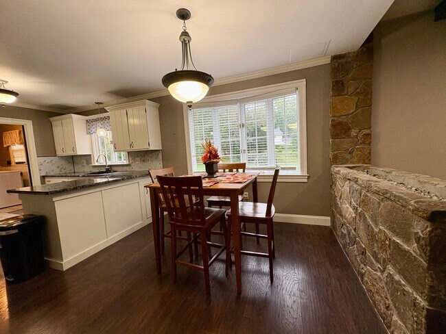 Building Photo - 4 Bedroom Single Family Home Available in ...