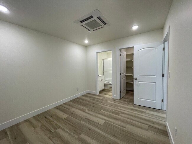 Building Photo - 410 4th St