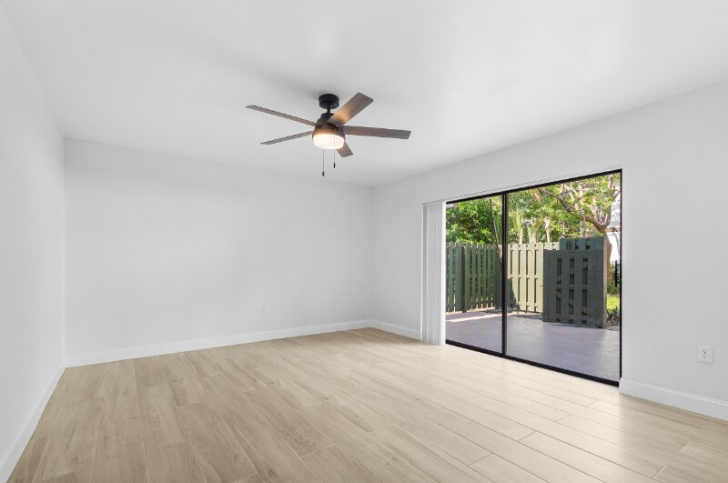 Building Photo - 2695 Albatross Rd N