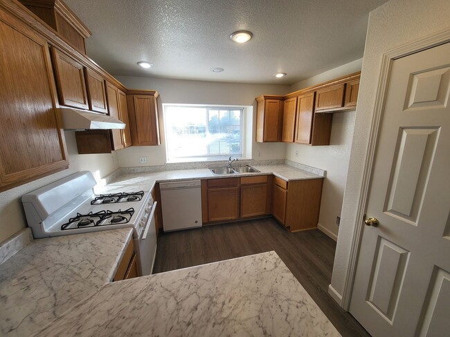 Building Photo - 246 E Gardengate Way