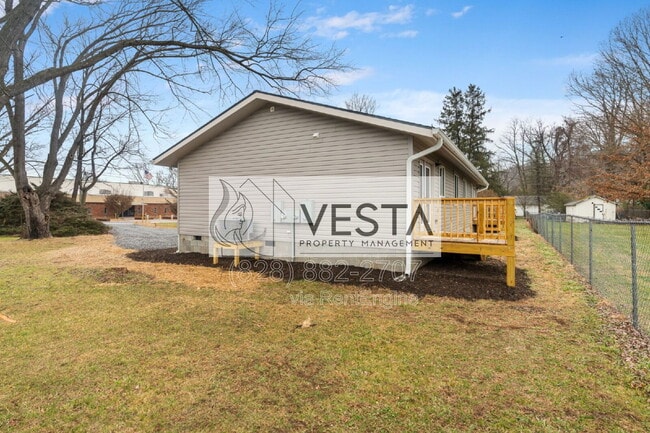 Building Photo - 61 Scates St