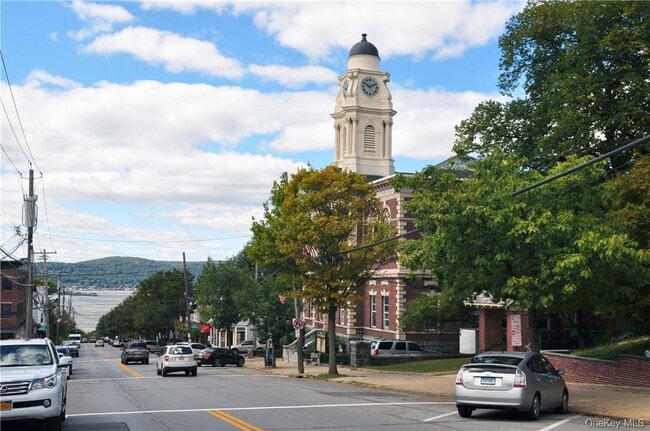 Building Photo - 1 S Astor St